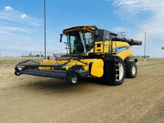 2017 NEW HOLLAND CR10.90Z 1228 Sep Hrs - Image 1