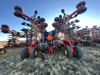 2017 BOURGAULT 3320 XTC-66 - Image 1