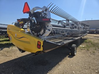 2023 MACDON/NH FD245 - Image 2