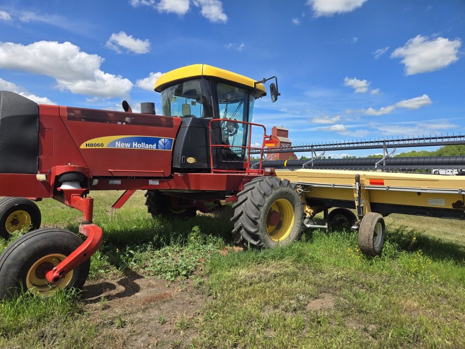 NEW HOLLAND H8060 1788 Hrs YCG665997 130979