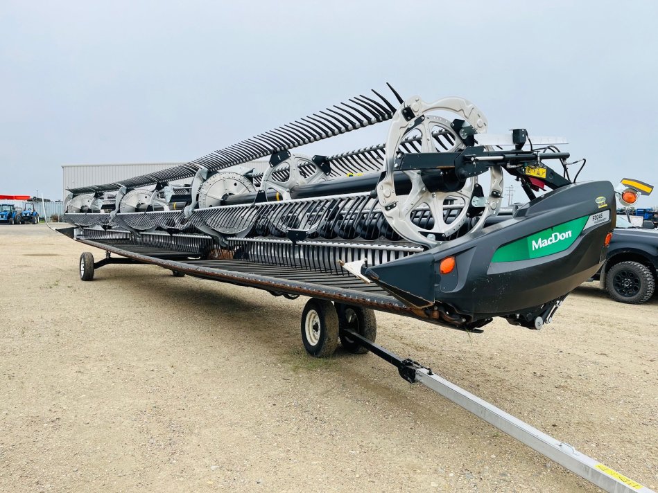 MACDON/NH FD245 JD ADAPTER 433821-22 126358