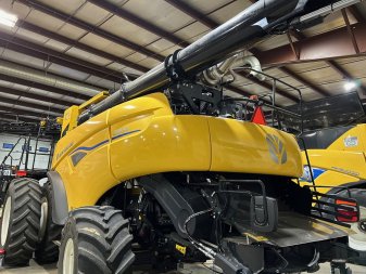 2022 MACDON FD245 - Image 2