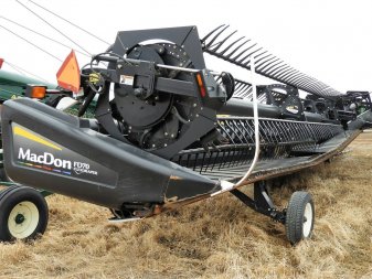 2010 MACDON FD70 JD ADAPTER - Image 1