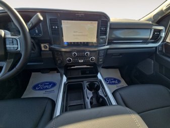 2025 Ford F-350 Super Duty LARIAT  - Premium Audio - Image 10