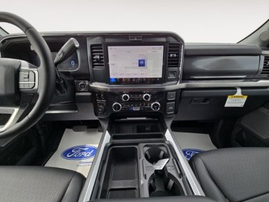 2025 Ford F-350 Super Duty LARIAT  - Moonroof - Image 10
