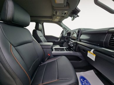 2025 Ford F-350 Super Duty LARIAT  - Moonroof - Image 14