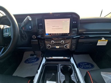 2025 Ford F-350 Super Duty LARIAT  - Moonroof - Image 10