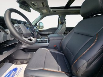 2025 Ford F-350 Super Duty LARIAT  - Moonroof - Image 7