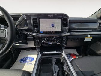 2025 Ford F-350 Super Duty LARIAT  - Moonroof - Image 8