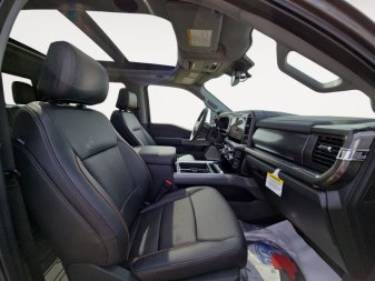 2025 Ford F-350 Super Duty LARIAT  - Moonroof - Image 11
