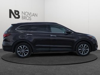 2017 Hyundai Santa Fe XL Luxury with 6 Seats - Image 4
