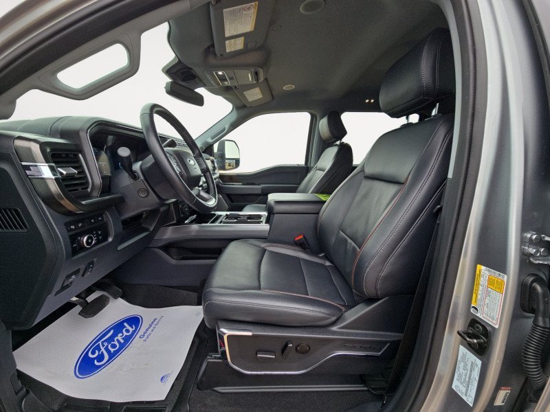 Ford F-350 Super Duty Lariat  - Navigation 1FT8W3BNXREE43106 124823