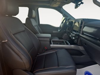 2026 Ford F-350 Super Duty Lariat  - Moonroof - Image 13