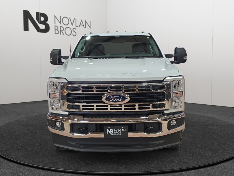 Ford F-350 Super Duty XLT  - Diesel Engine 1FT8W3DTXTEE82975 143762
