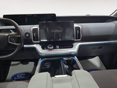 2027 Ford Expedition Platinum - Image 10