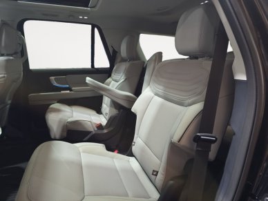2027 Ford Expedition Platinum - Image 12