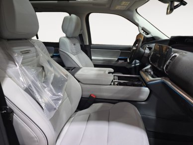 2027 Ford Expedition Platinum - Image 13