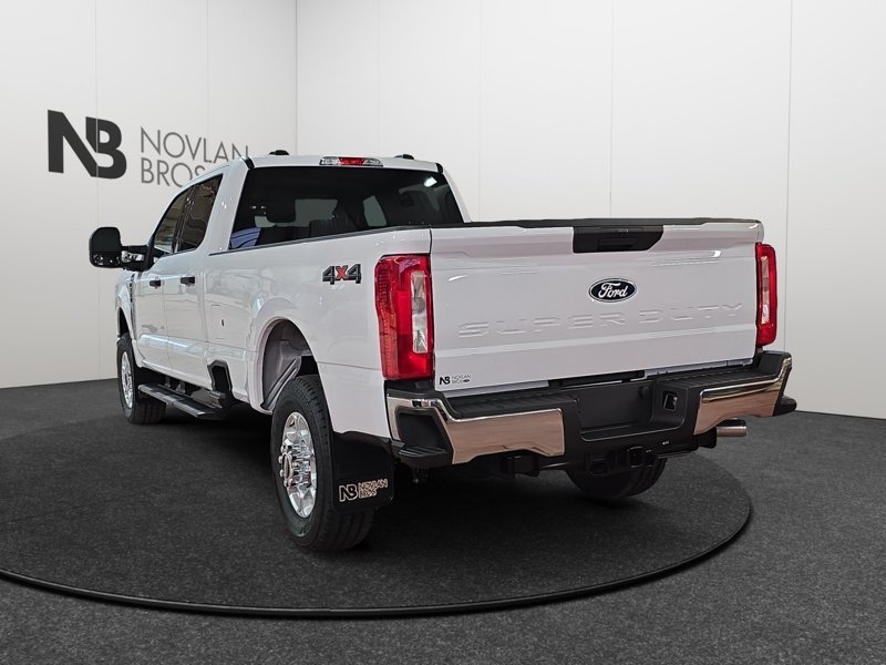 Ford F-350 Super Duty XLT 1FT8W3BN9VEC16516 148317