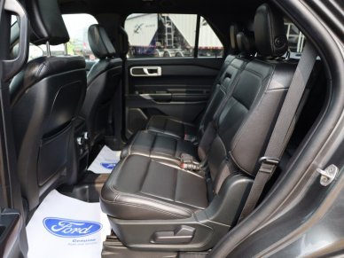 2020 Ford Explorer XLT  - Heated Seats - Navigation - Image 9