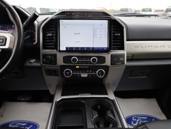 2022 Ford F-350 Super Duty Lariat  - Power Stroke - Image 12