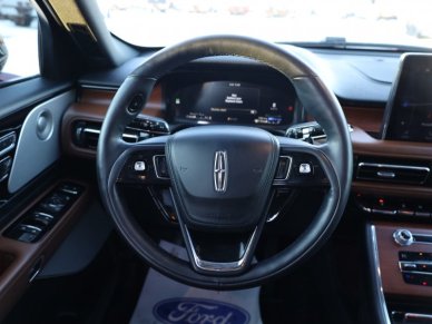 2020 Lincoln Aviator Grand Touring  - Sunroof - Image 11