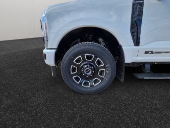 2025 Ford F-350 Super Duty PLATINUM  - Moonroof - Image 13