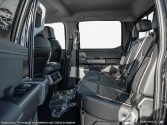 2025 Ford F-350 Super Duty LARIAT  - Moonroof - Image 19