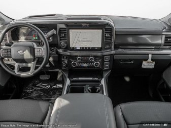 2025 Ford F-350 Super Duty LARIAT  - Moonroof - Image 20