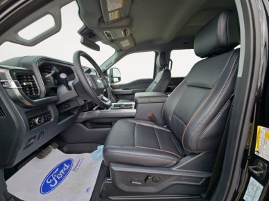2025 Ford F-450 Super Duty LARIAT  - Premium Audio - Image 8