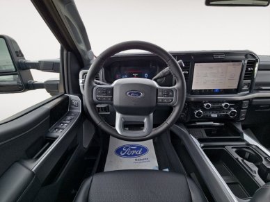 2025 Ford F-450 Super Duty LARIAT  - Premium Audio - Image 11