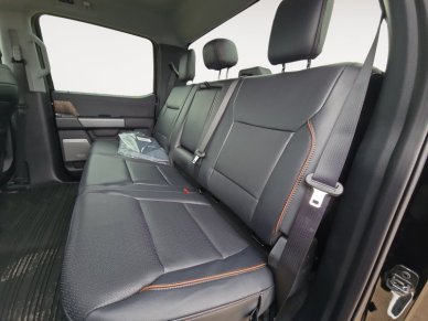 2025 Ford F-450 Super Duty LARIAT  - Premium Audio - Image 12