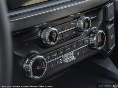 2025 Ford F-350 Super Duty LARIAT  - Moonroof - Image 21