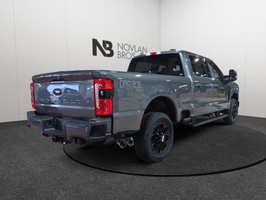 2025 Ford F-350 Super Duty LARIAT  - Power Stroke - Image 4