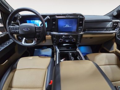2025 Ford F-350 Super Duty LARIAT  - Power Stroke - Image 9