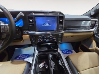 2025 Ford F-350 Super Duty LARIAT  - Power Stroke - Image 10