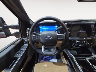 2025 Ford F-350 Super Duty LARIAT  - Power Stroke - Image 11