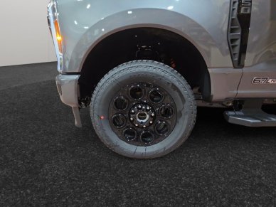2025 Ford F-350 Super Duty LARIAT  - Power Stroke - Image 13