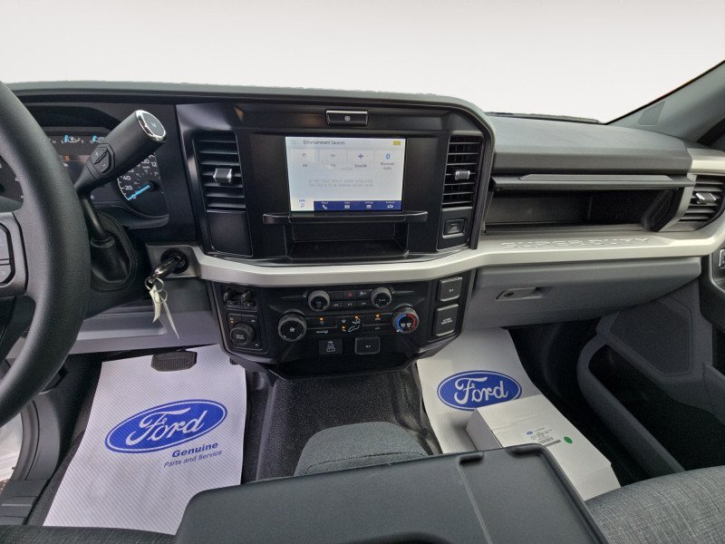 Ford F-600 Super Duty DRW XLT  - Diesel Engine 1FDFF6LT3SDA08747 121092