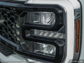 2025 Ford F-350 Super Duty LARIAT  - Moonroof - Image 9