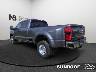2025 Ford F-350 Super Duty LARIAT  - Moonroof - Image 3