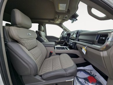 2025 Ford F-350 Super Duty PLATINUM  - Sunroof - Image 13