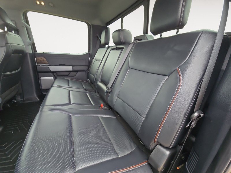 Ford F-350 Super Duty Lariat  - Navigation 1FT8W3BNXREE43106 124826