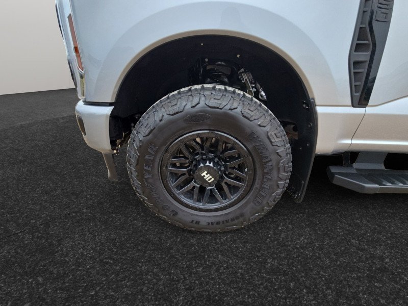 Ford F-350 Super Duty Lariat  - Navigation 1FT8W3BNXREE43106 124828