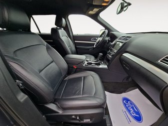 2017 Ford Explorer XLT  - Heated Seats - Navigation - Image 13