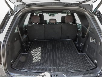 2025 Ford Explorer Platinum  - Sunroof -  Cooled Seats - Image 6