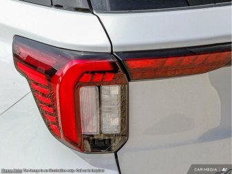 2025 Ford Explorer Platinum  - Sunroof -  Cooled Seats - Image 10