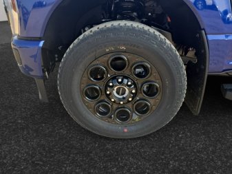2026 Ford F-350 Super Duty Lariat  - Moonroof - Image 14