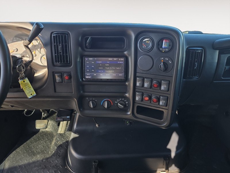 GMC TC5500 BASE  - SOLD AS IS -  DVD Player 1GDE5E39X7F424657 128938