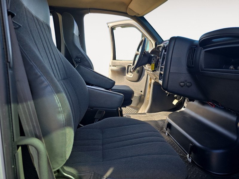 GMC TC5500 BASE  - SOLD AS IS -  DVD Player 1GDE5E39X7F424657 128941