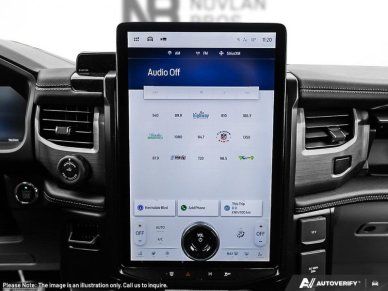 2025 Ford F-150 Lightning Flash - Image 17